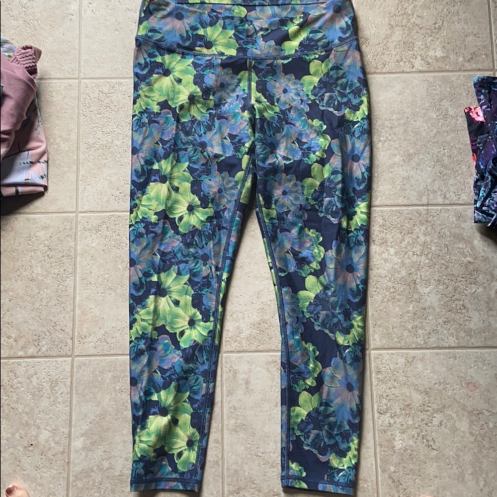 Fabletics High Waist Legging - Powerhold Capri - M